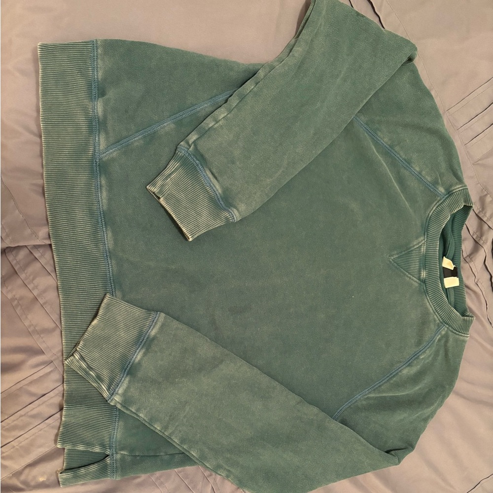 Universal thread sweatshirt